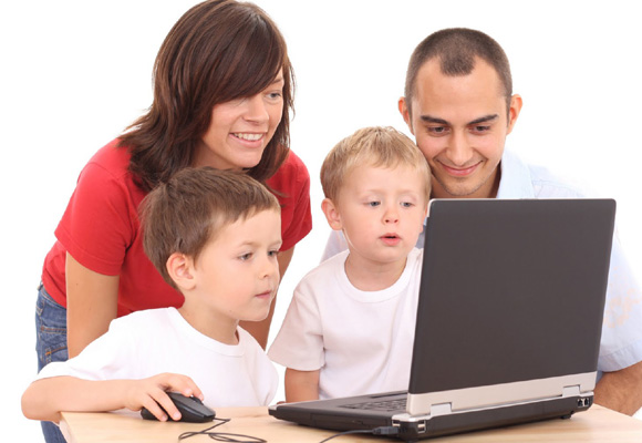 Los padres deben controlar y saber qué uso da el niño a internet