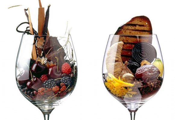 Copas de vino con frutos secos y aromas
