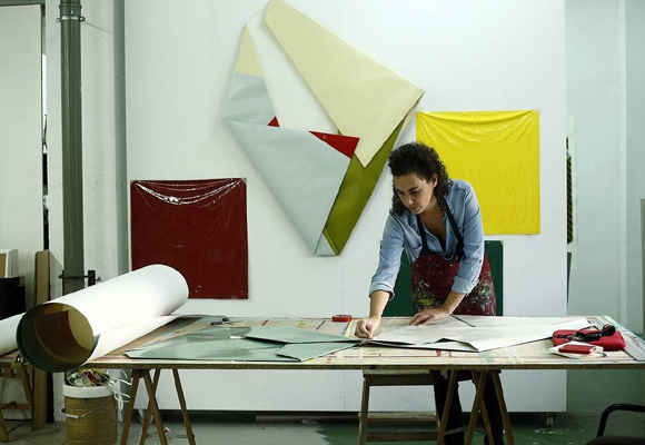 Irma Álvarez-Laviada en su taller 
