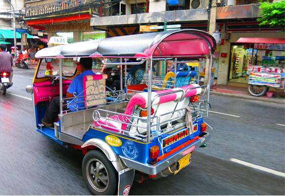 pasear-en-tuk-tuk-siempre-es-un-divertido-plan-para-disfrutar-de-tailandia
