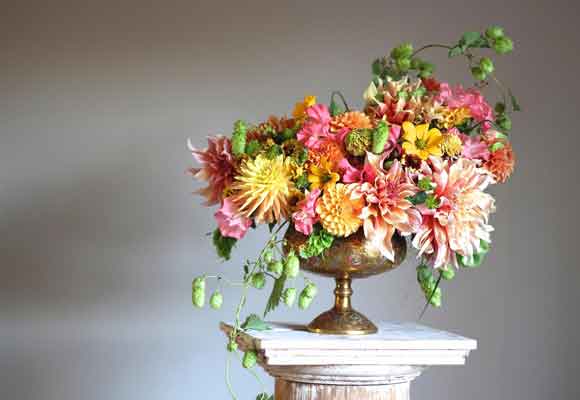 Christin Geall sabe que es un lujo arrancar de su jardín las flores que le apetece.