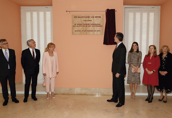 El rey Felipe descubrió una placa conmemorativa por el 20 aniversario del museo