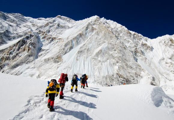 Doce horas se tarda en culminar el monte más alto del mundo